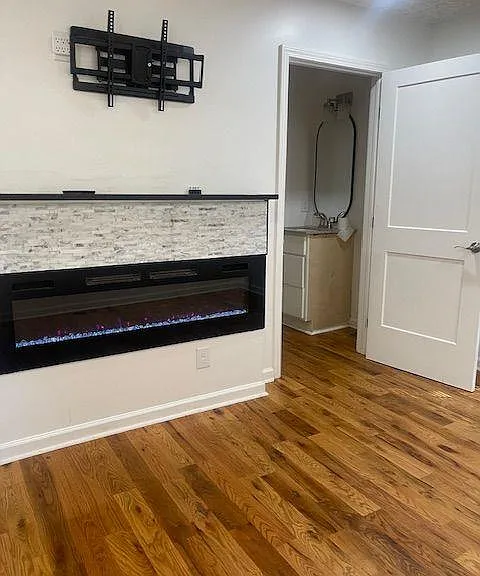 401 E 17th St SW — Photo 11