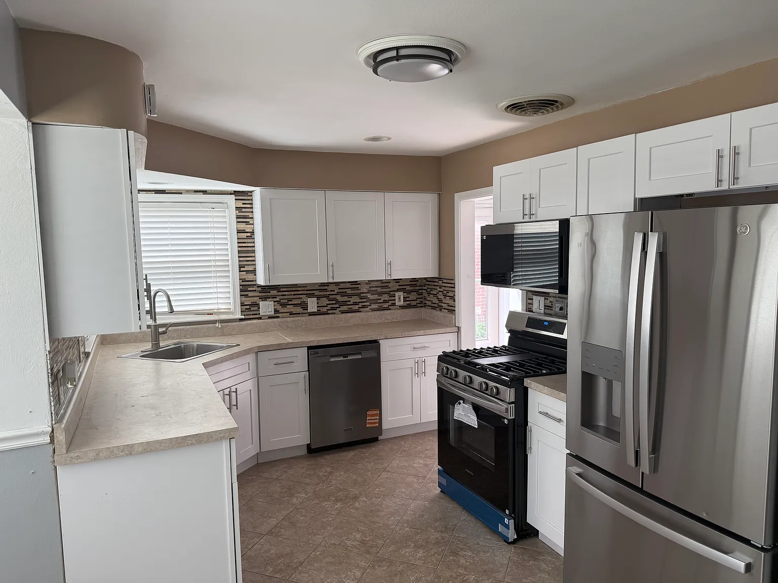 3 bed, 1632 sqft, $2,750 — Photo 4