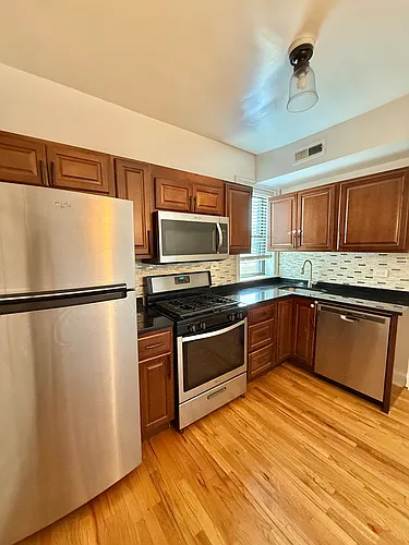 716 Reba Pl #2N Photo 1