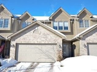 512 Silver Aspen Cir, Crystal Lake, IL 60014