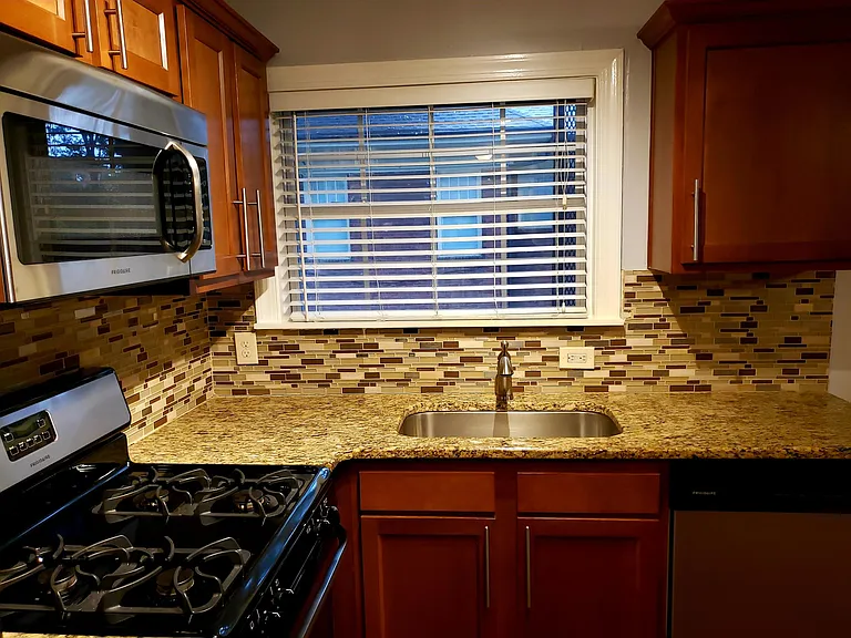 177 12th St NE #A8 — Photo 7