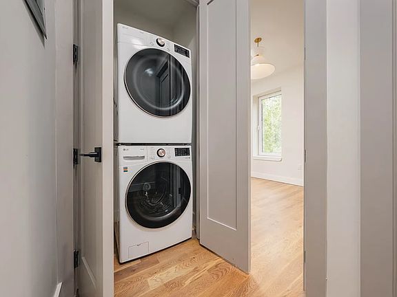 3rd image of 249 Montrose Ave #2L