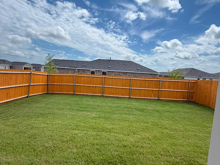 1703 Crossbill St — Photo 5