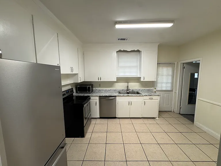 1421 Joy Ave — Photo 8