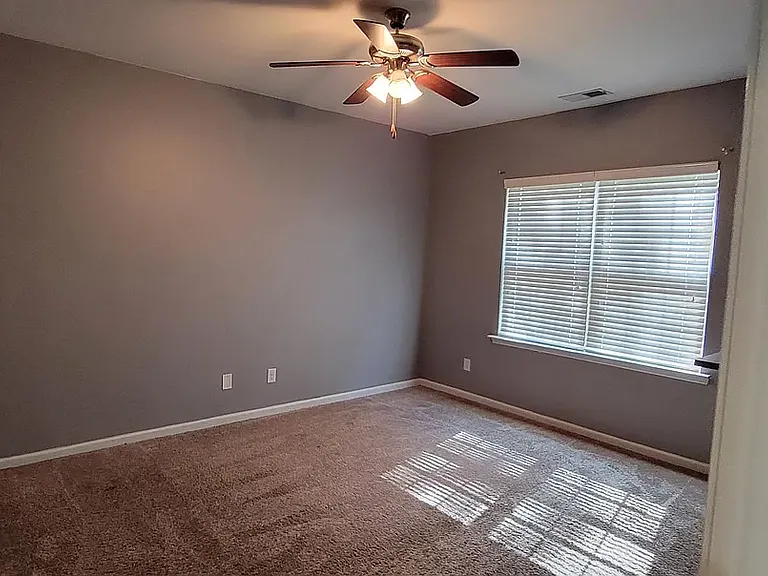 2035 Chipmunk Ln — Photo 10