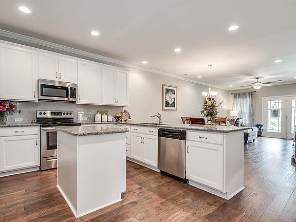 5th image of 286 Chancery Dr