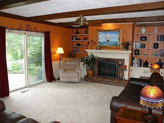 18' x 14' Family Room w/ FP