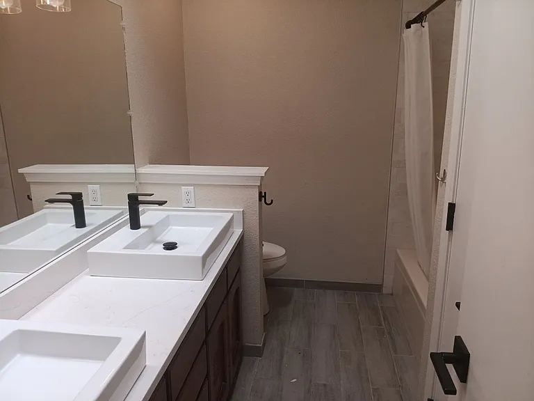 10404 Griffith Park Dr NE — Photo 18