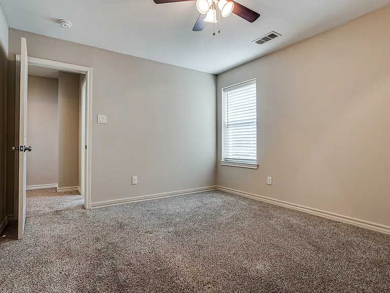 336 Austin Ave — Photo 3