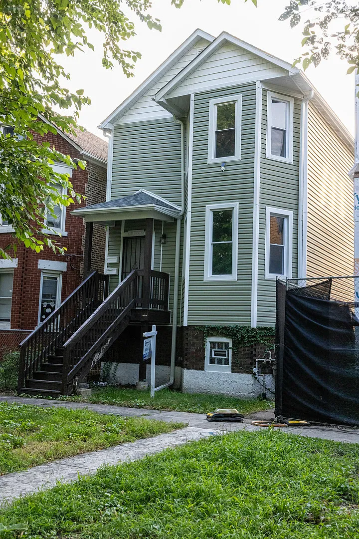 3 bed, 1200 sqft, $1,700 — Photo 2