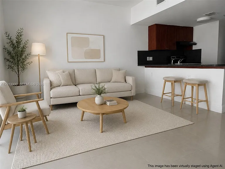 1020 SW 4th St #102 — Photo 1