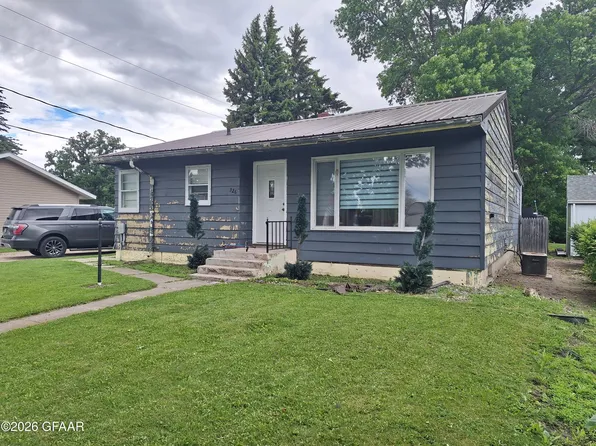 326 Madison Ave, Neche, ND 58265