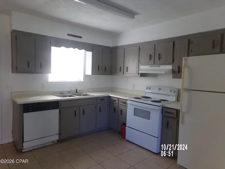3704 E 11th St #A — Photo 5