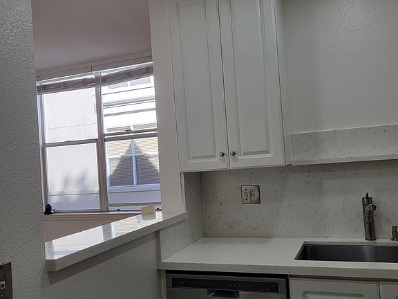 5th image of 315 Dunsmuir Ter Unit 5