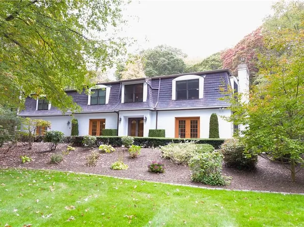 205 Beechwood Dr, Cranston, RI 02921