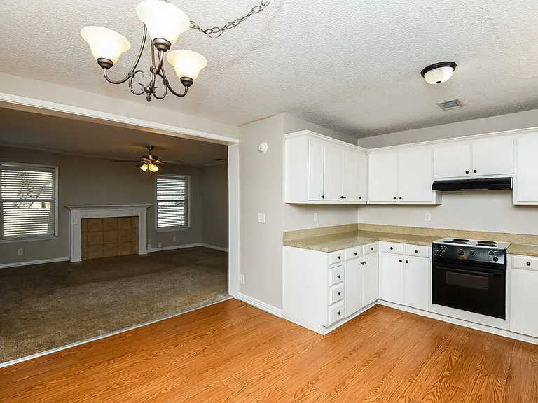 505 Plainview Dr — Photo 7