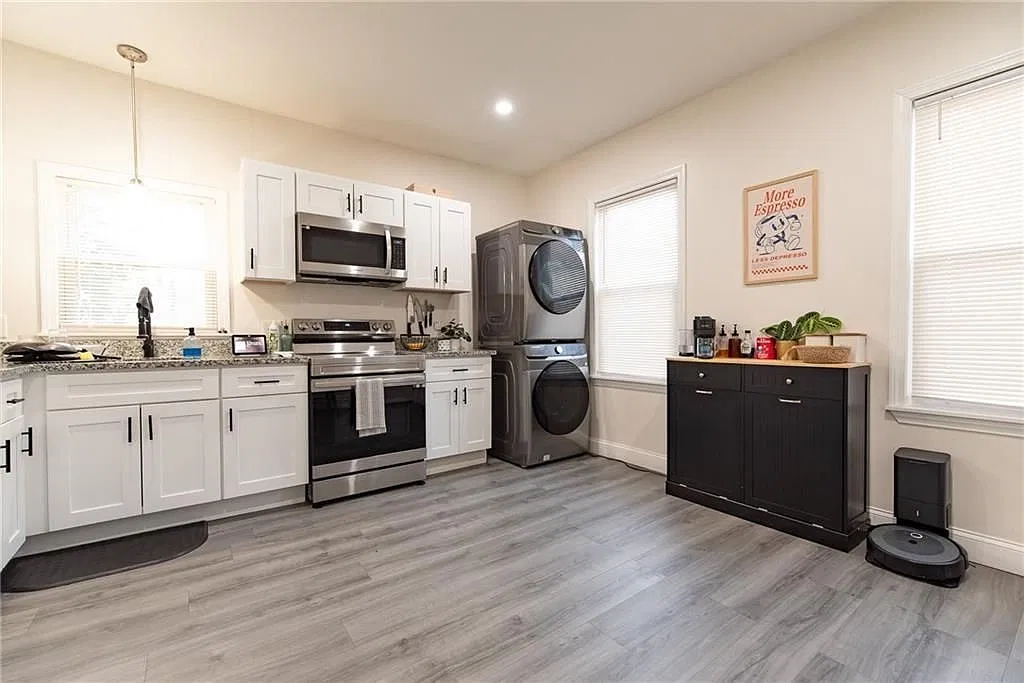 2 bed, 1.0 bath, 1140 sqft, $2,000 — Photo 2