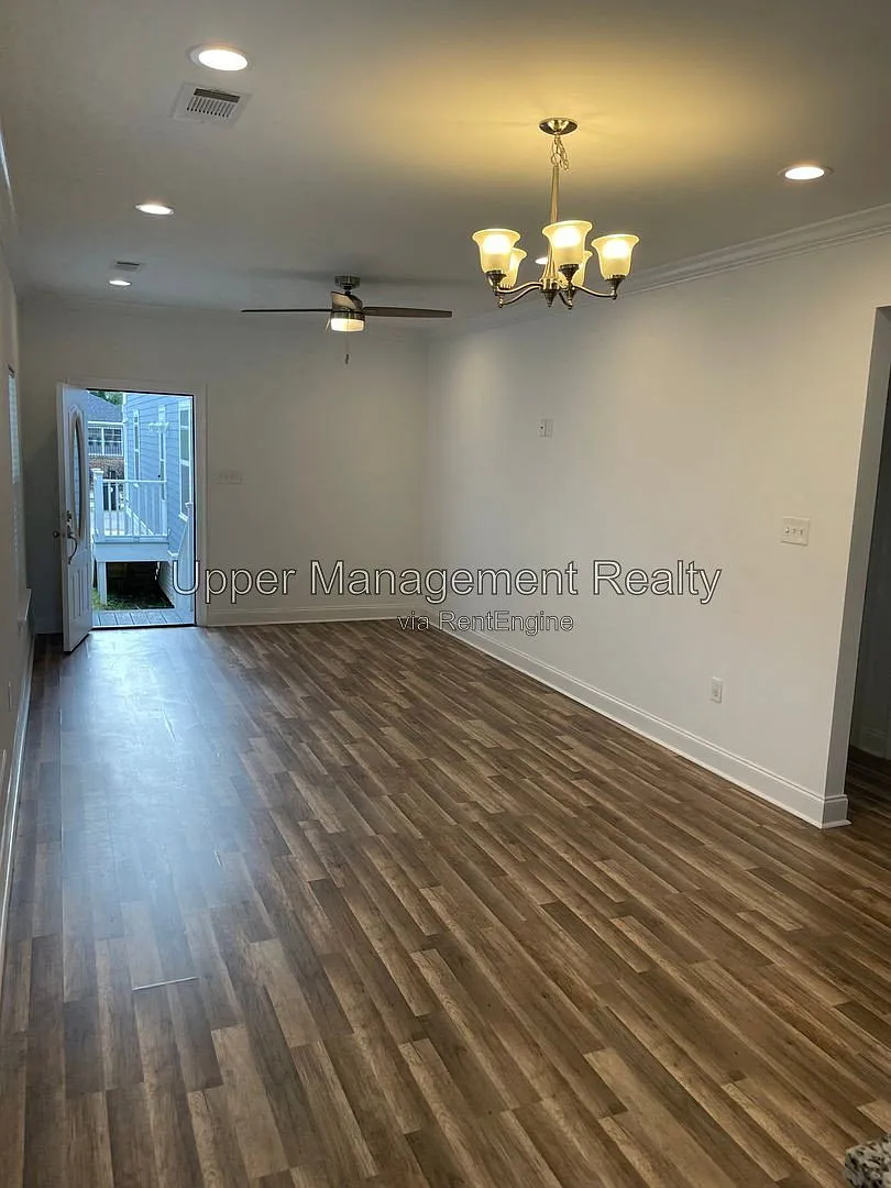2 bed, 1.0 bath, 900 sqft, $1,495 — Photo 4