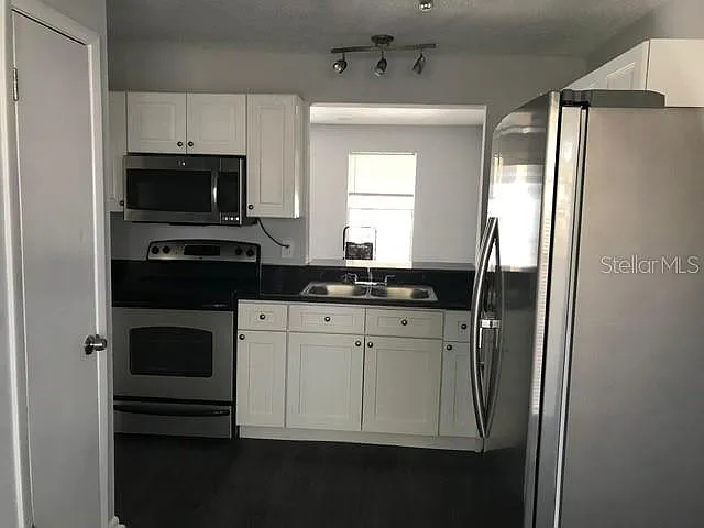 11141 Essex Ridge Ct — Photo 3