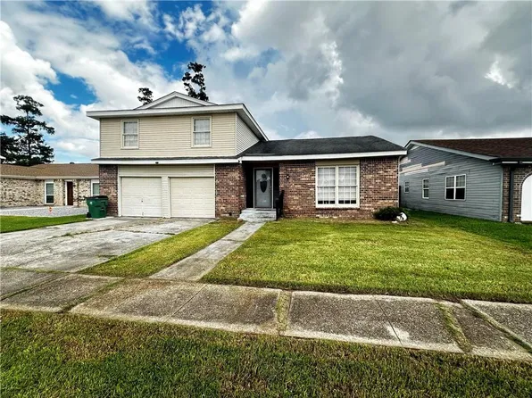 3812 Chriswood Ln, Harvey, LA 70058