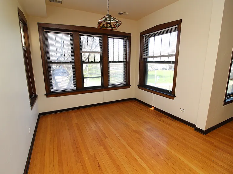 1728 W Juneway Ter #2E — Photo 8