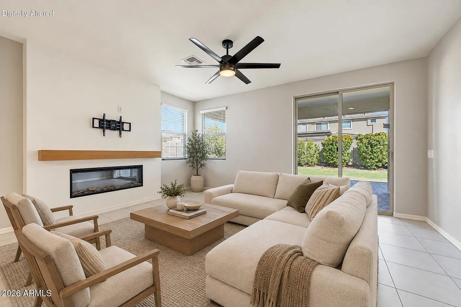4 bed, 2.5 bath, 1933 sqft, $2,550 — Photo 2