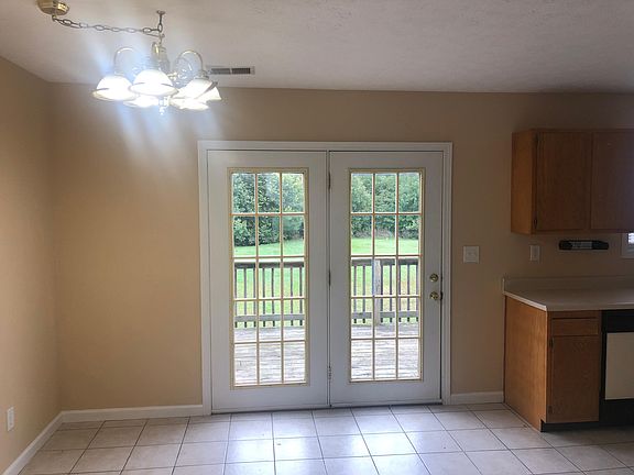 5th image of 217-219 Elkchester Cir