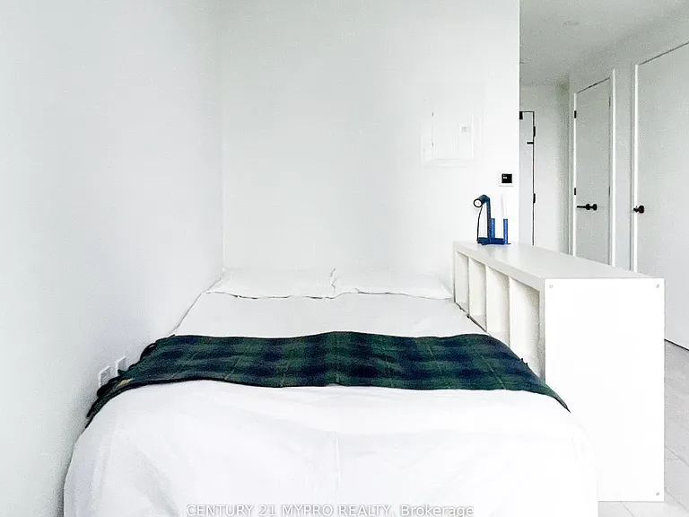 55 Charles St E #2111 — Photo 5