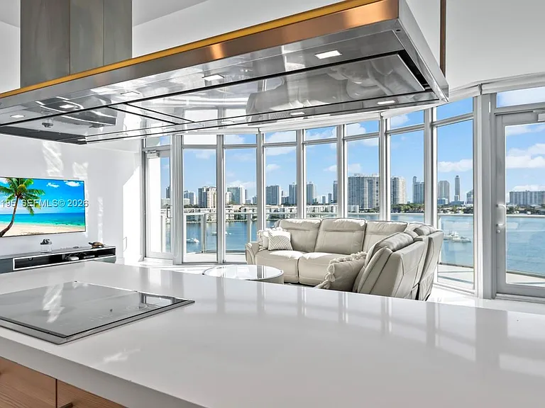 17301 Biscayne Blvd #811 — Photo 6