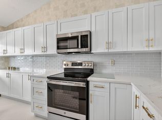 7578 Tahiti Lane #202, Lake Worth, FL 33463