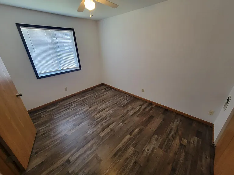 1711 La Crescent St #114 — Photo 11