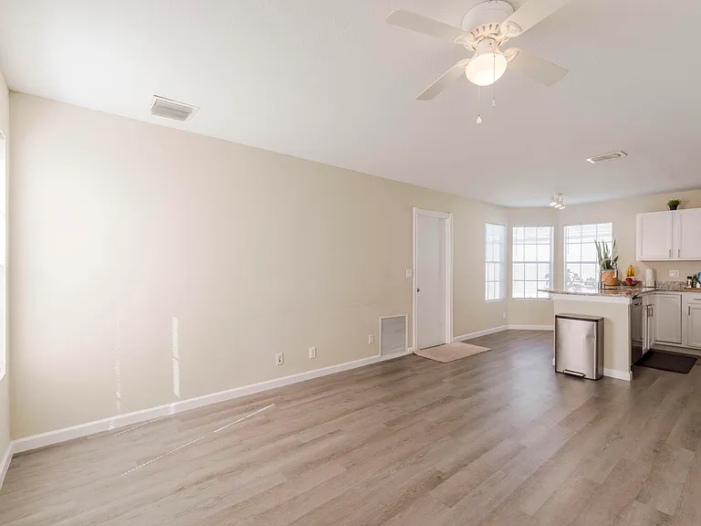 1306 Wild Daisy Ln — Photo 8