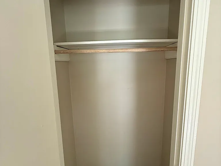 Bed 1 Closet