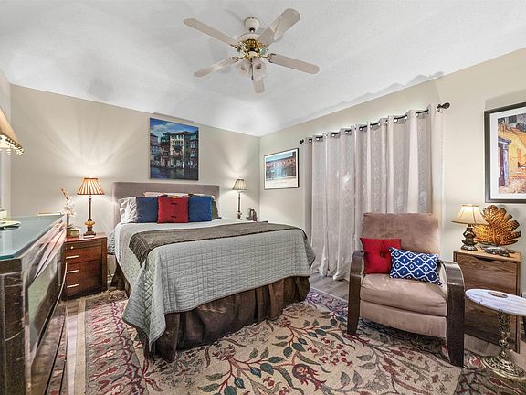 4th image of 417 Amberwood Cir
