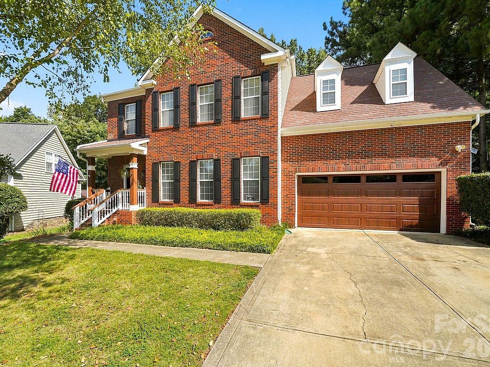 1st image of 104 Oak Grove Ct