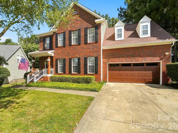 104 Oak Grove Ct, Fort Mill, SC 29715