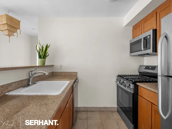 2132 2nd Avenue image 5 of 20