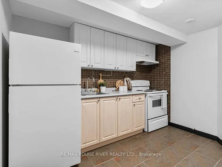 7 Inglis Ave #BASEMENT — Photo 8
