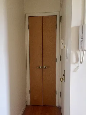 Rented by Halvatzis Realty | media 12