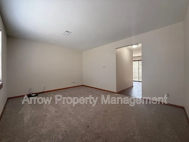 1340 S Jackson St — Photo 4