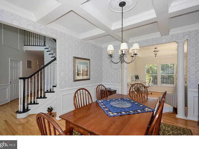 584 Leslie Ln — Photo 20