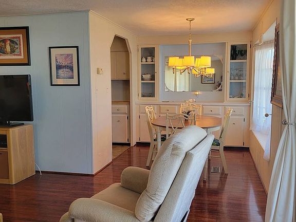 5th image of 73 Juniper Dr E
