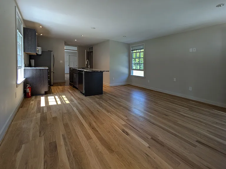 109 Martin St — Photo 2