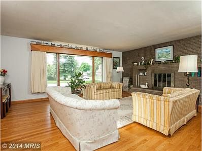 Spacious Living Room