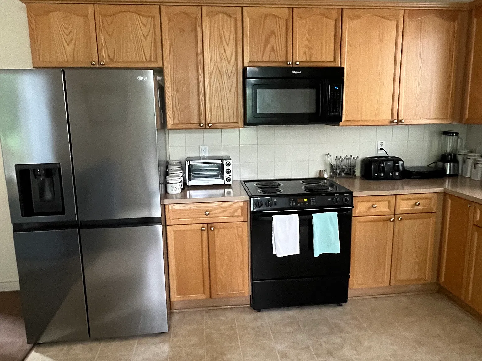 3 bed, 2.5 bath, 1649 sqft, $800 — Photo 2