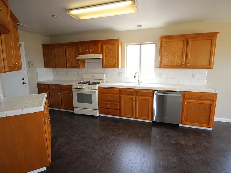 5325 N Rosalia Ave — Photo 6