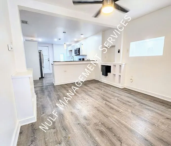 4733 Butler St #3 — Photo 4