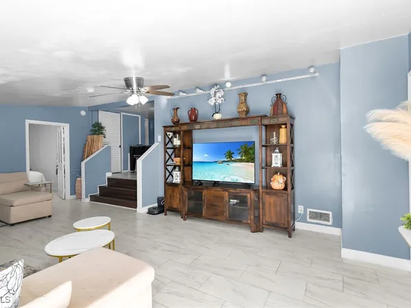 16200 Cathy Ct, Fort Myers, FL 33908