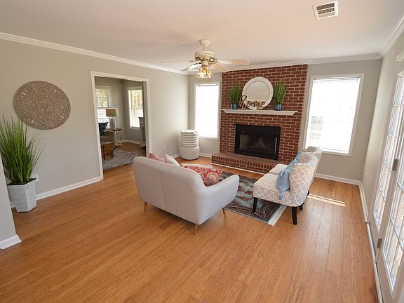 4th image of 315 Twelve Oaks Dr