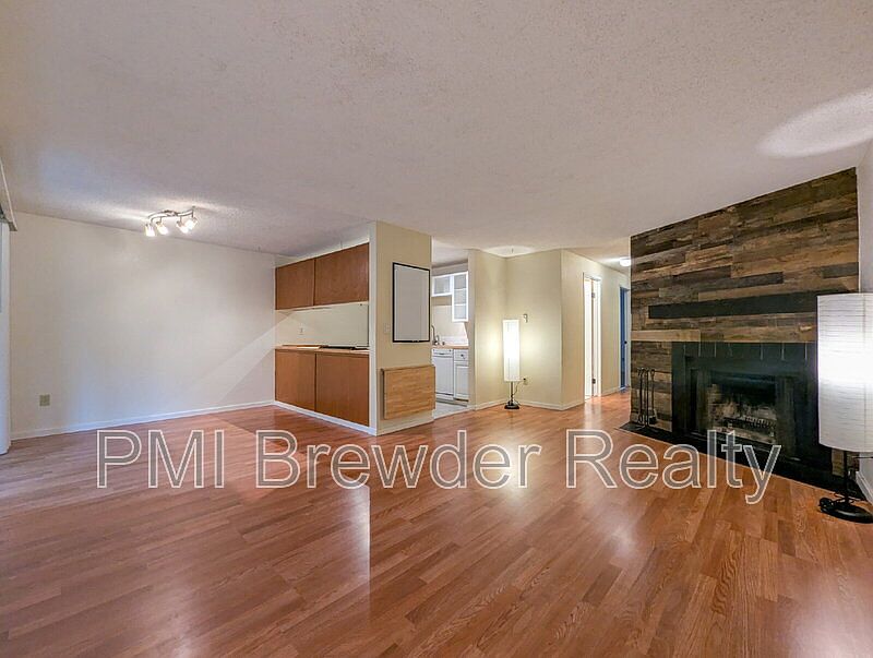 1st image of 19851 25th Ave NE APT 120